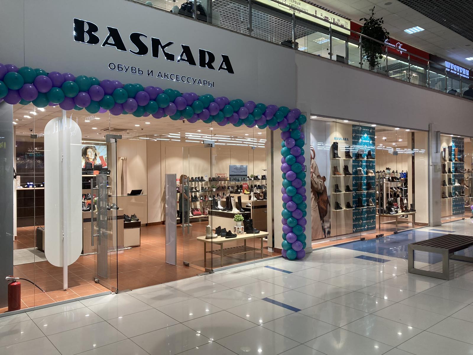 ПРОДАВЕЦ-КАССИР в фирменный магазин "BASKARA"