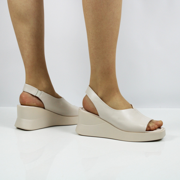 MADELLA босоножки на танкетке