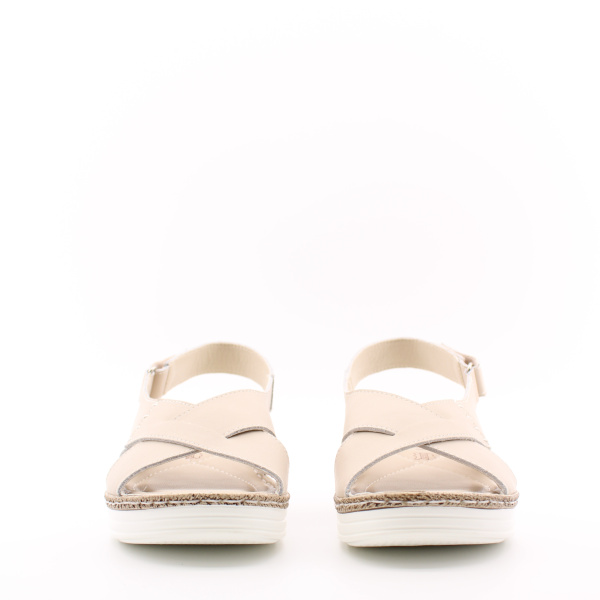 Светлые босоножки на танкетке BONAVI