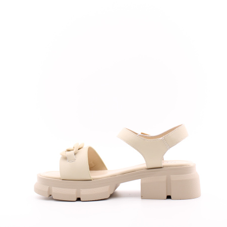 Босоножки с цепями MADELLA