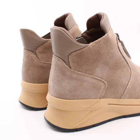 Кроссовки MADELLA