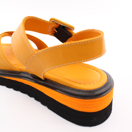 Босоножки на массивной подошве SandM