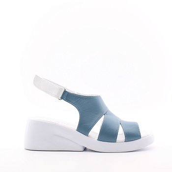 Кожаные босоножки на танкетке голубого цвета ROMER