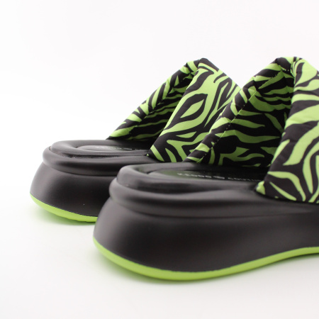 KEDDO сабо с принтом под зебру выполнены в черно-зеленой гамме