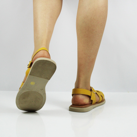 MADELLA сандалии желтого цвета