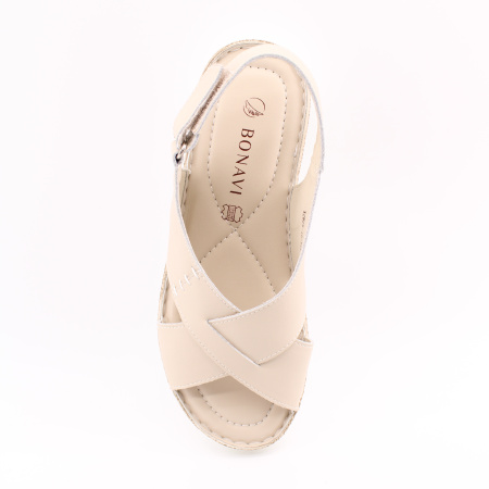 Светлые босоножки на танкетке BONAVI