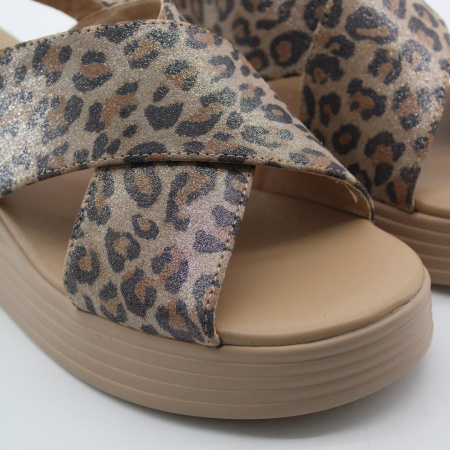 SPUR босоножки леопардовые на танкетке