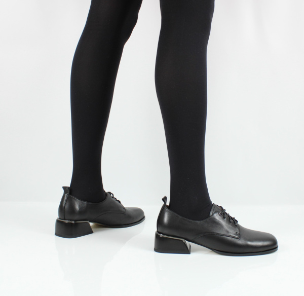 Закрытые туфли на устойчивом каблуке RESPECT