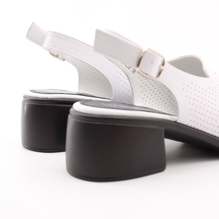 SPUR босоножки белые перфорированные