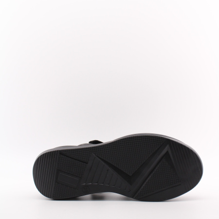 Босоножки на высокой танкетке LUKME