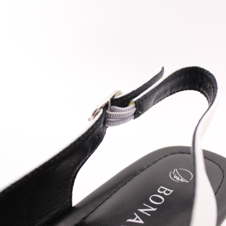 LUKME босоножки белые с черным акцентом