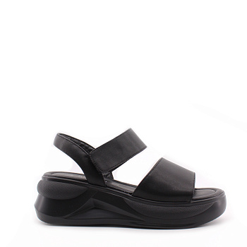 Босоножки на высокой танкетке LUKME