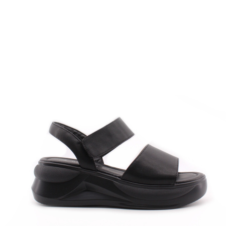 Босоножки на высокой танкетке LUKME