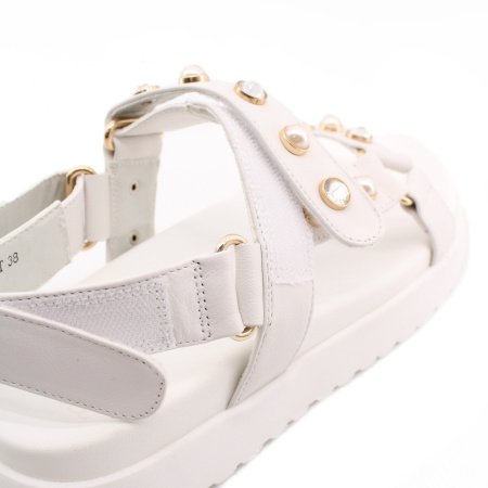 Белые сандалии MADELLA
