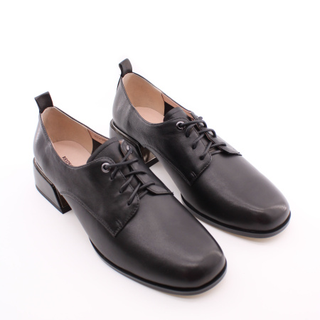 Закрытые туфли на устойчивом каблуке RESPECT