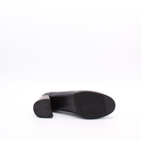 Лоферы на среднем каблуке MADELLA