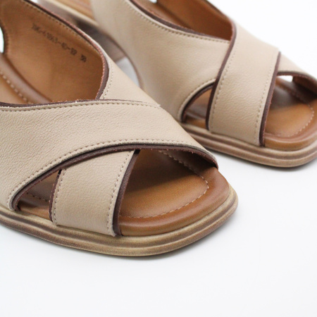 MADELLA босоножки на каблуке