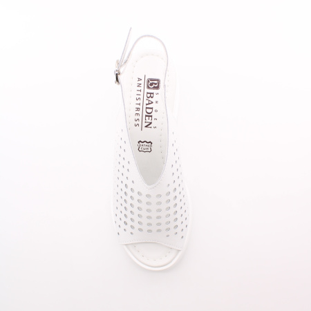 Белые босоножки на танкетке с круглой перфорацией BADEN