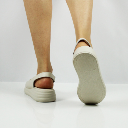 MADELLA босоножки бежевого цвета