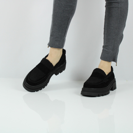 Чёрные лоферы MADELLA