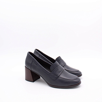 Лоферы на среднем каблуке MADELLA