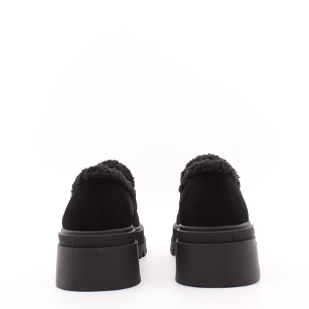 Чёрные лоферы MADELLA