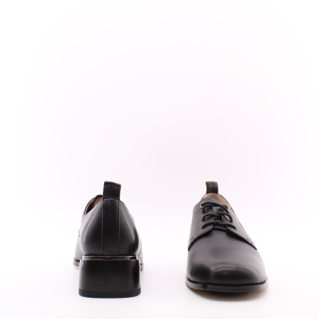 Закрытые туфли на устойчивом каблуке RESPECT