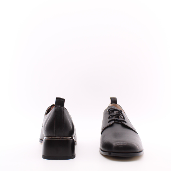 Закрытые туфли на устойчивом каблуке RESPECT