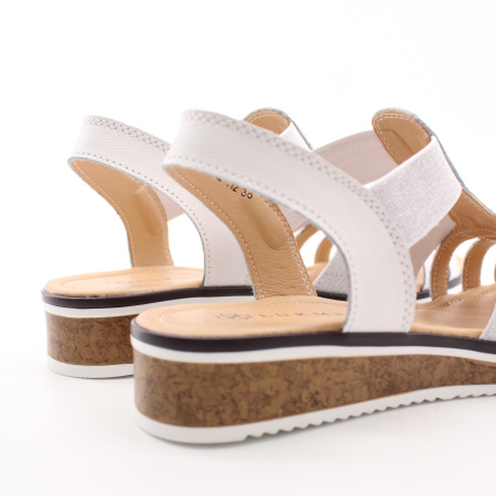 LUKME босоножки на резинке белого цвета