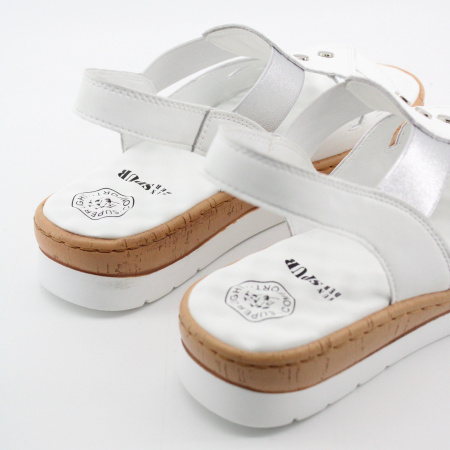 SPUR босоножки на танкетке