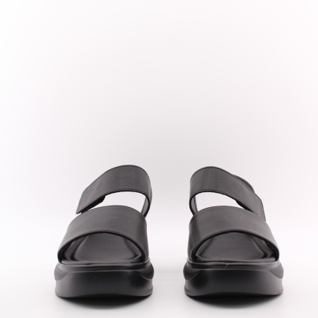 Босоножки на высокой танкетке LUKME