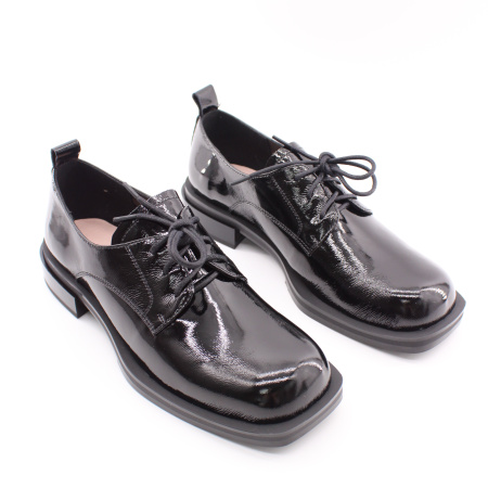 Полуботинки лаковые на низком каблуке RESPECT