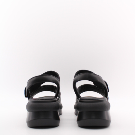 Босоножки на высокой танкетке LUKME