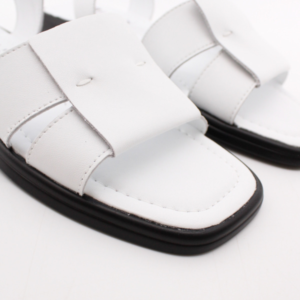 BADEN белые сандалии на черной подошве