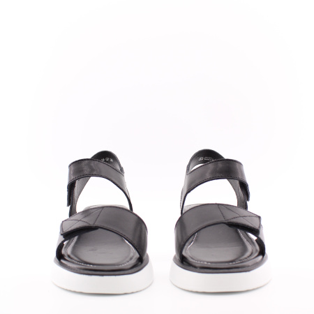 Чёрные босоножки на белой танкетке MADELLA