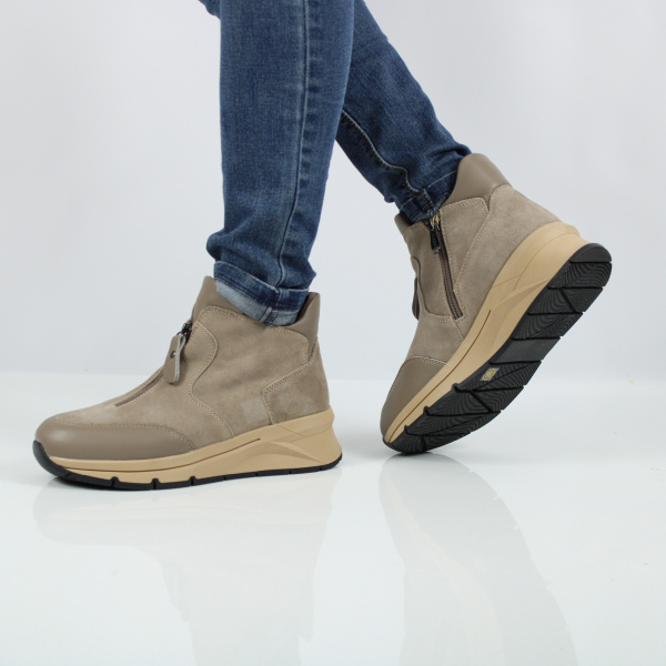 Кроссовки MADELLA