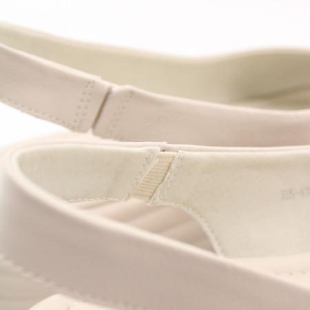 MADELLA босоножки бежевого цвета