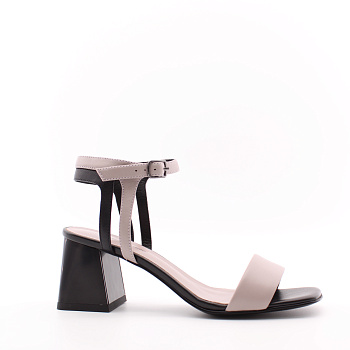 Босоножкина высоком квадратном каблуке LADY COUTURE