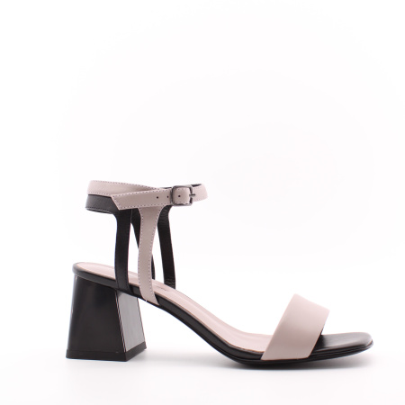 Босоножкина высоком квадратном каблуке LADY COUTURE